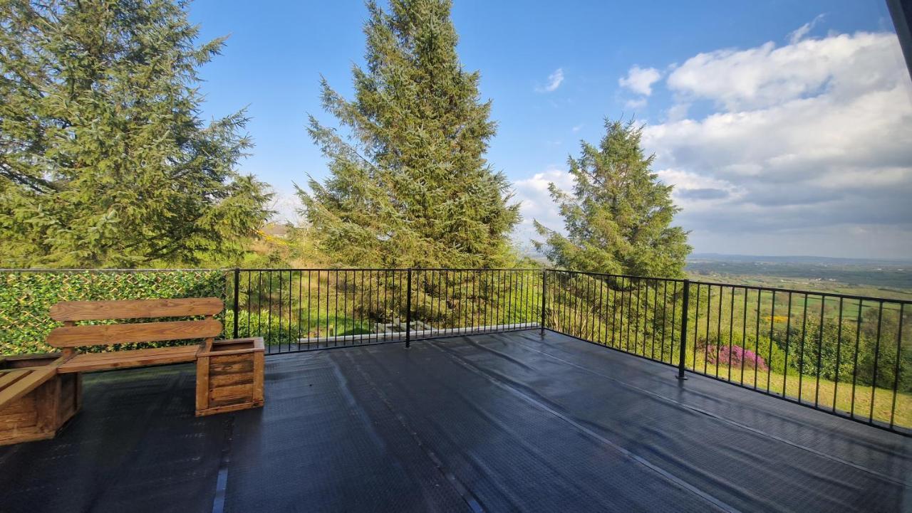 Goldenhill Guesthouse Оума Екстериор снимка
