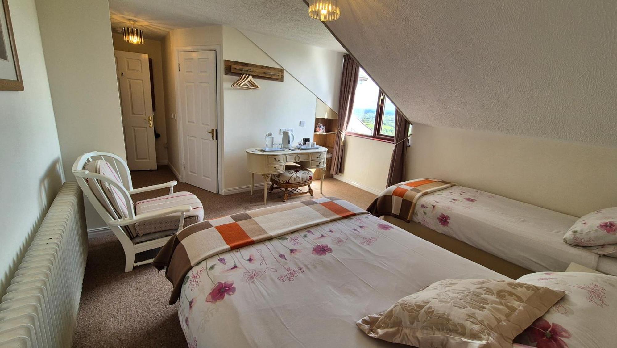 Goldenhill Guesthouse Оума Екстериор снимка