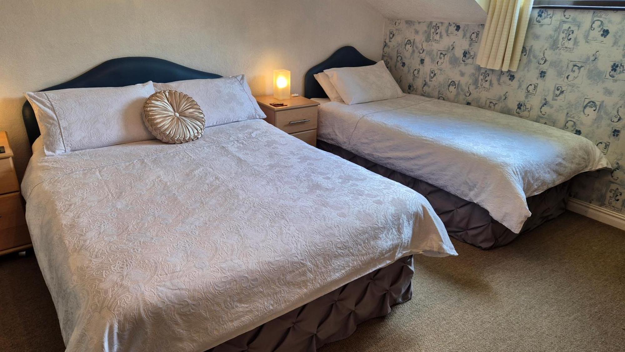 Goldenhill Guesthouse Оума Екстериор снимка