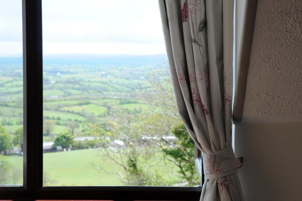 Goldenhill Guesthouse Оума Екстериор снимка